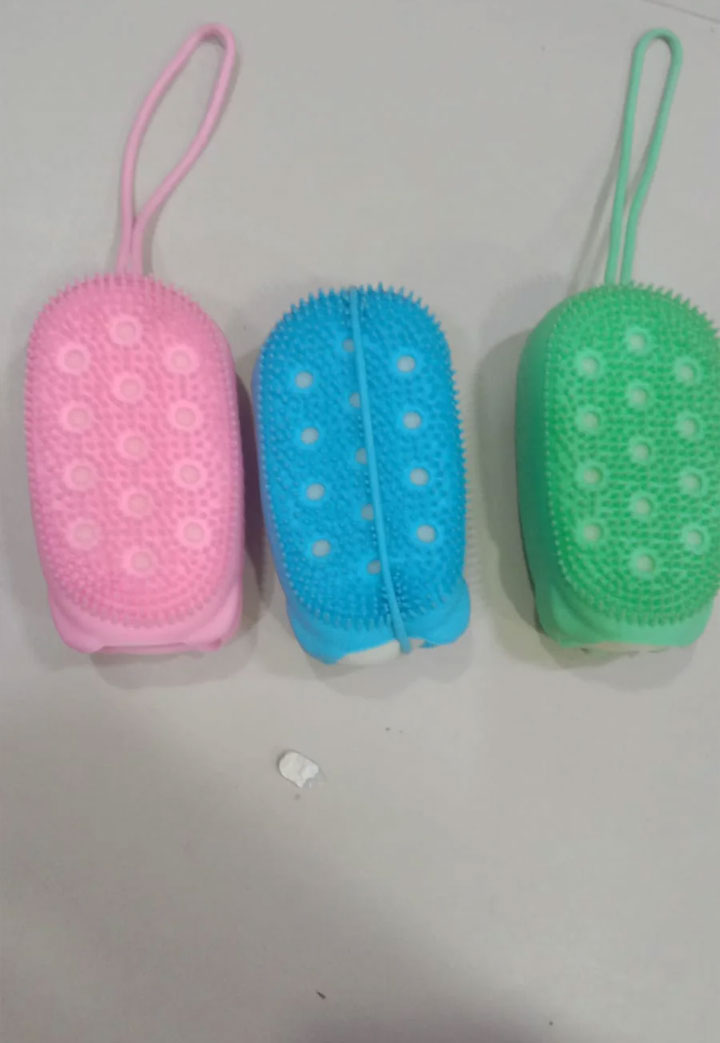 Silicone Body Scrubber Bath Sponge – Soft Exfoliating Shower Brush for Men & Women (Random Color)